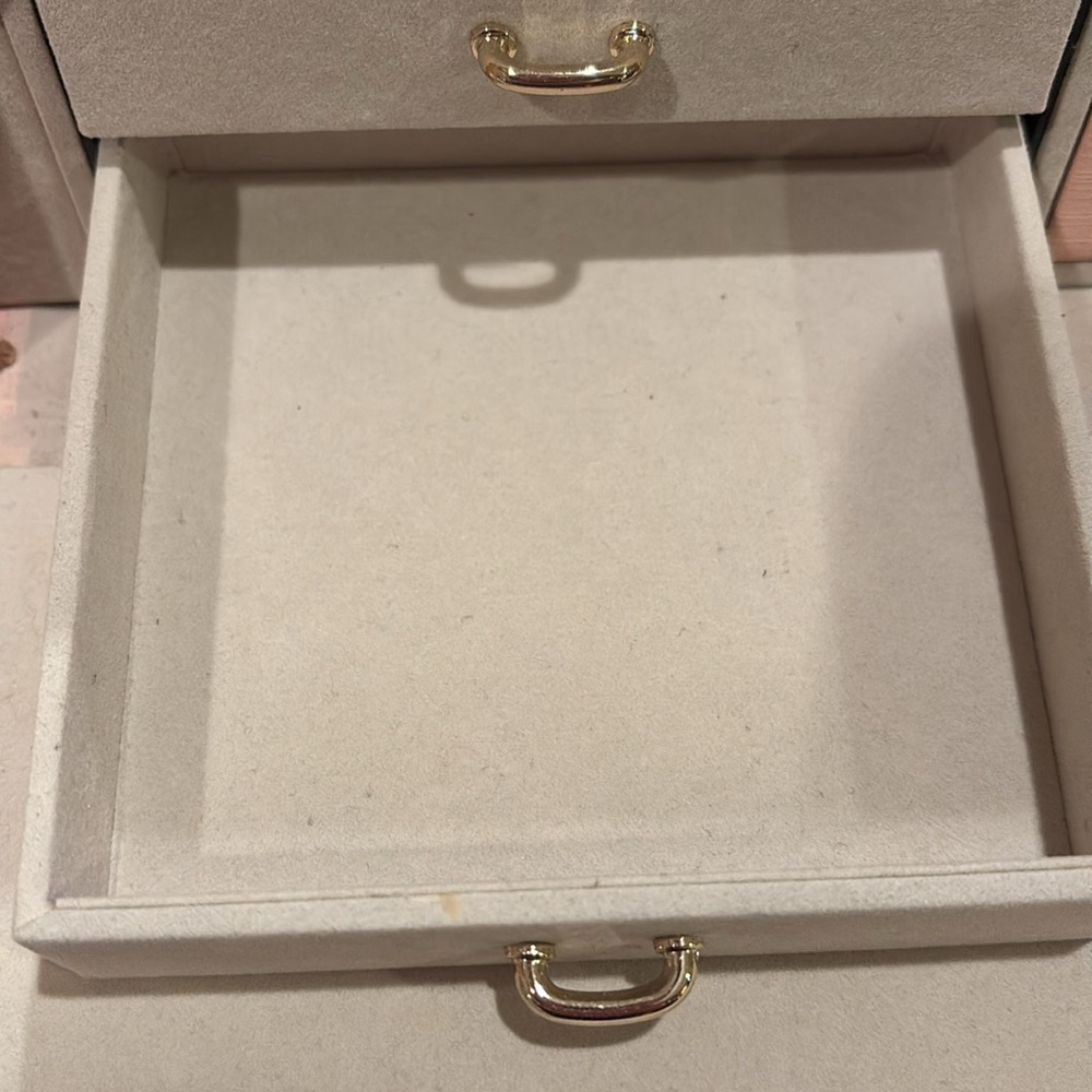 Pink Jewelry Box Expandable with Organizers NWOT - Picture 11 of 16